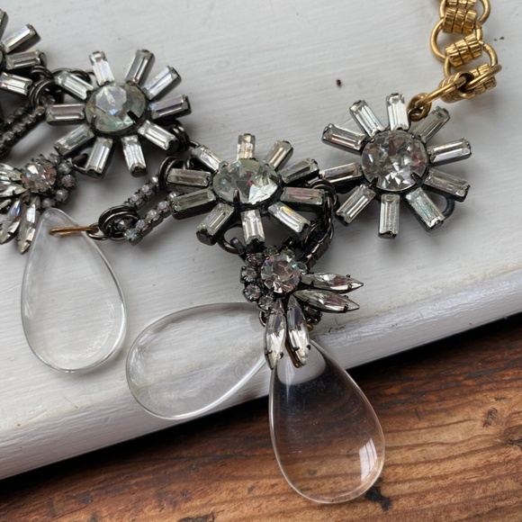 Anthropologie Bib Statement Necklace. - Picture 4 of 4